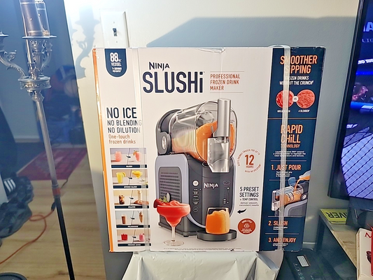 Ninja SLUSHi Professional Frozen Drink Maker FS301 5-in-1 88oz Factory New